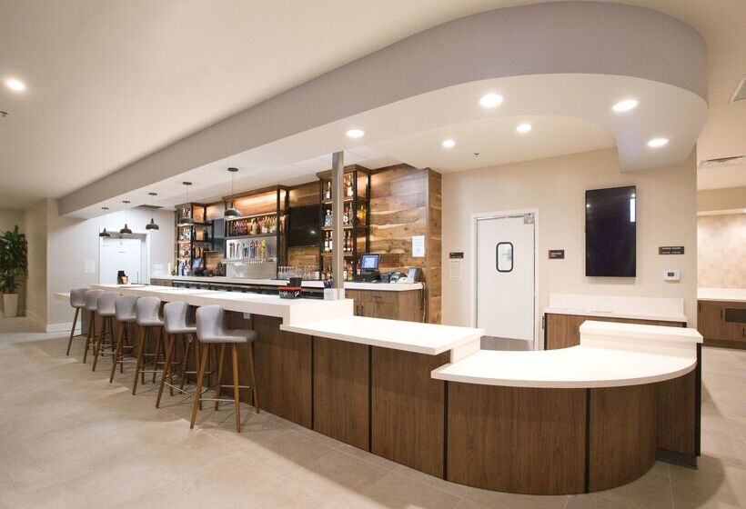 هتل Doubletree By Hilton Chico