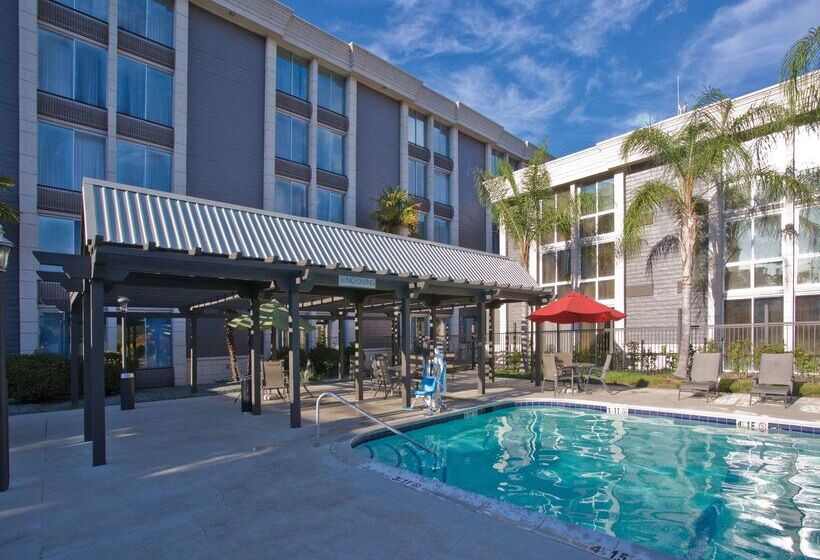هتل Doubletree By Hilton Chico