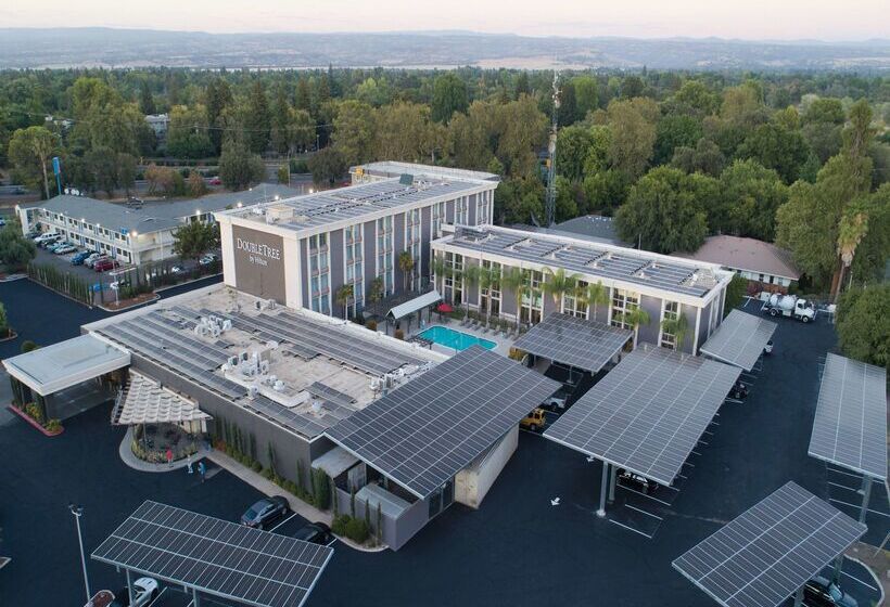 هتل Doubletree By Hilton Chico