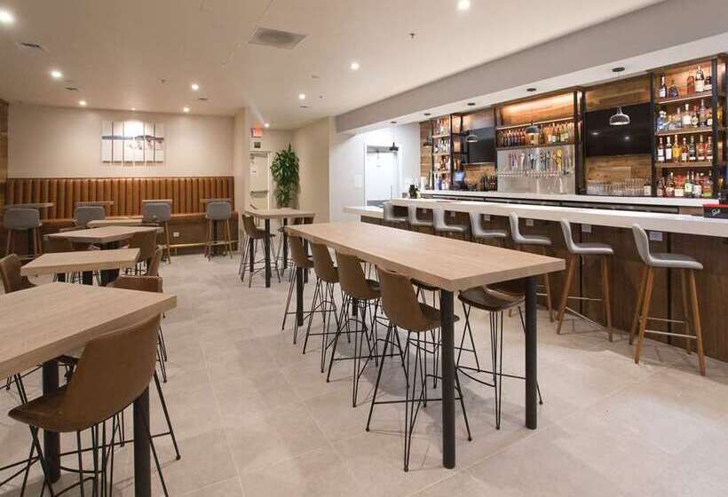 هتل Doubletree By Hilton Chico