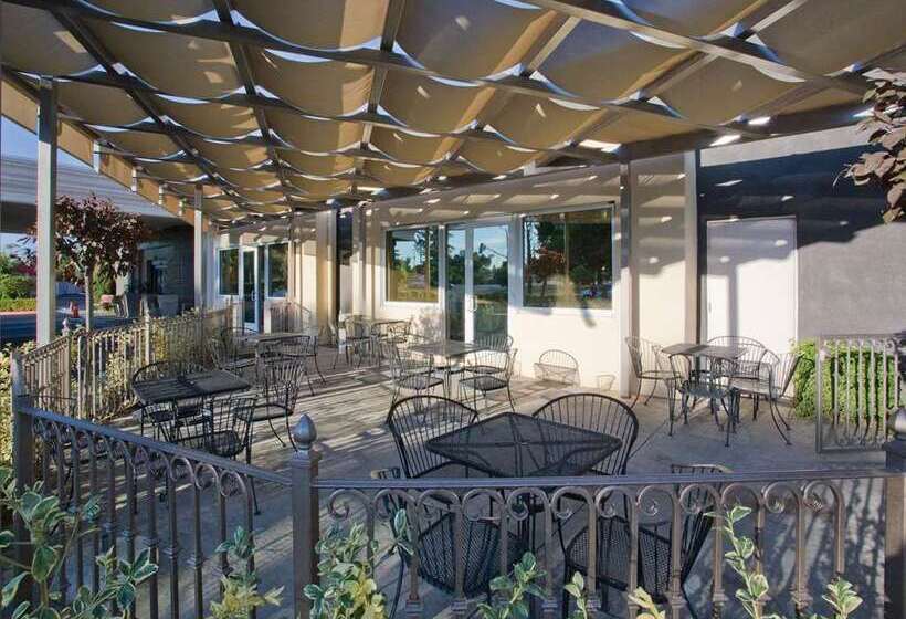 هتل Doubletree By Hilton Chico