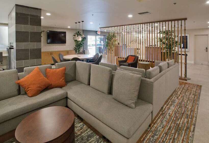 هتل Doubletree By Hilton Chico