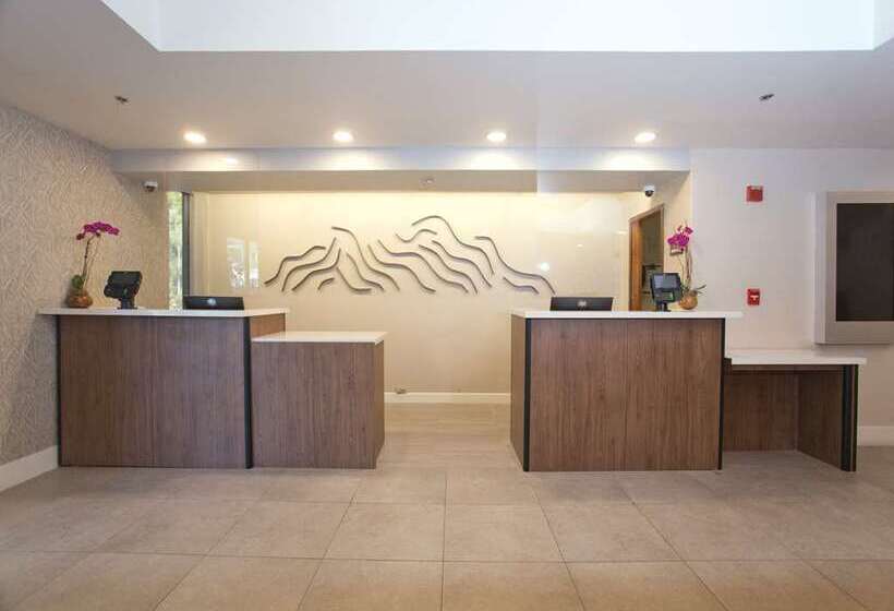 هتل Doubletree By Hilton Chico