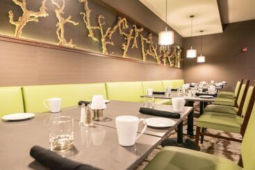 هتل Wyndham Garden Westlake