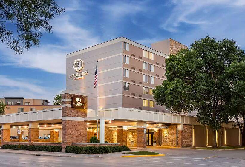 هتل Doubletree By Hilton Madison Downtown