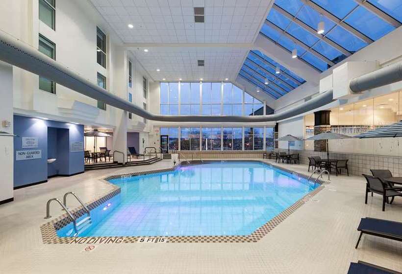 هتل Doubletree By Hilton Madison East