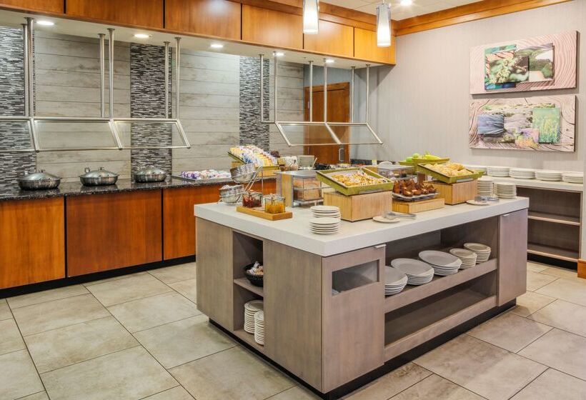 هتل Doubletree By Hilton Rochester