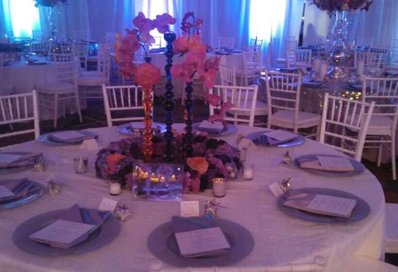 هتل Doubletree By Hilton Rochester