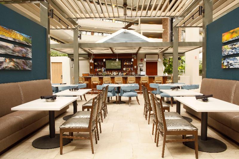 هتل Doubletree By Hilton Rochester