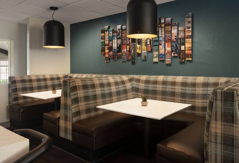 ホテル Four Points By Sheraton Tucson Airport