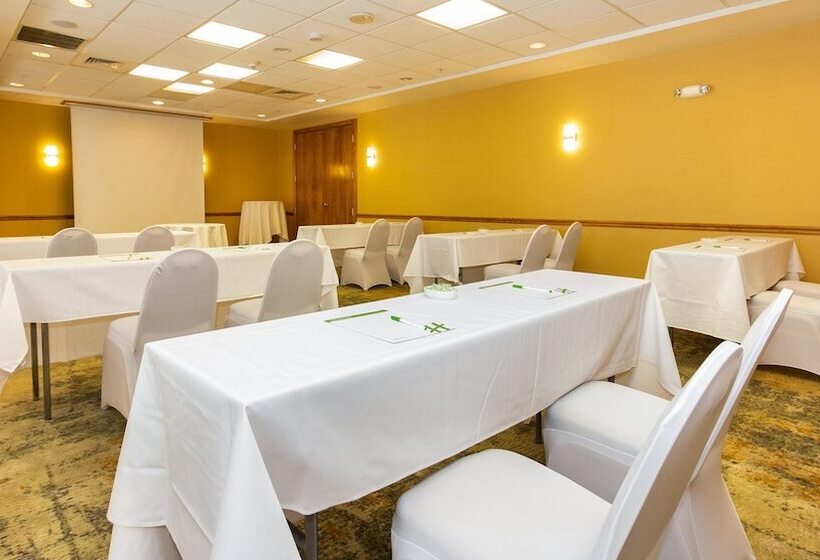هتل Holiday Inn & Suites Clearwater Beach, An Ihg