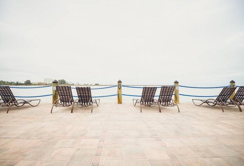 هتل Holiday Inn & Suites Clearwater Beach, An Ihg