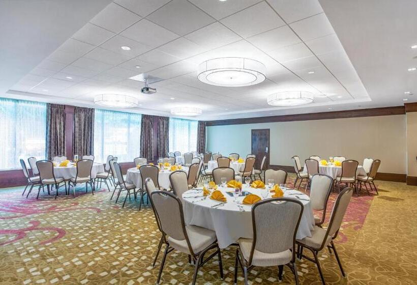 هتل Holiday Inn Charlottesville Monticello, An Ihg