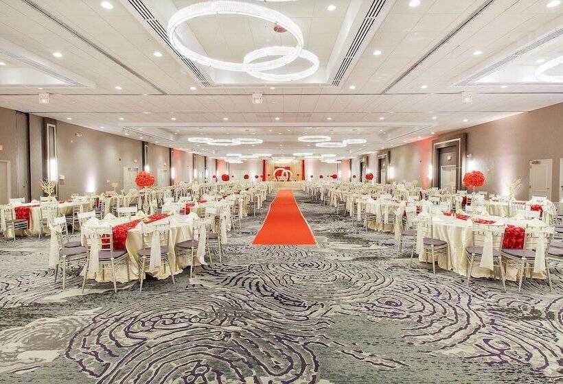 酒店 Holiday Inn Chicago Nw Crystal Lk Conv Ctr, An Ihg