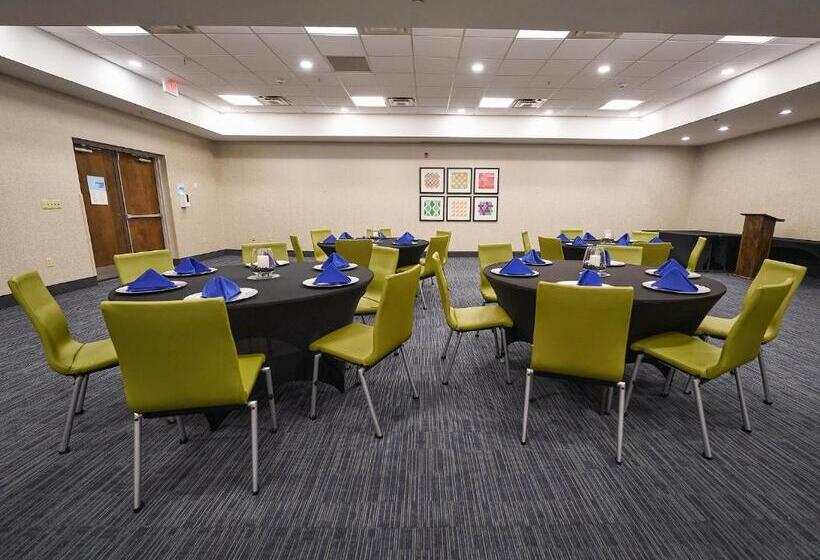 هتل Holiday Inn Express Charleston Civic Center, An Ihg