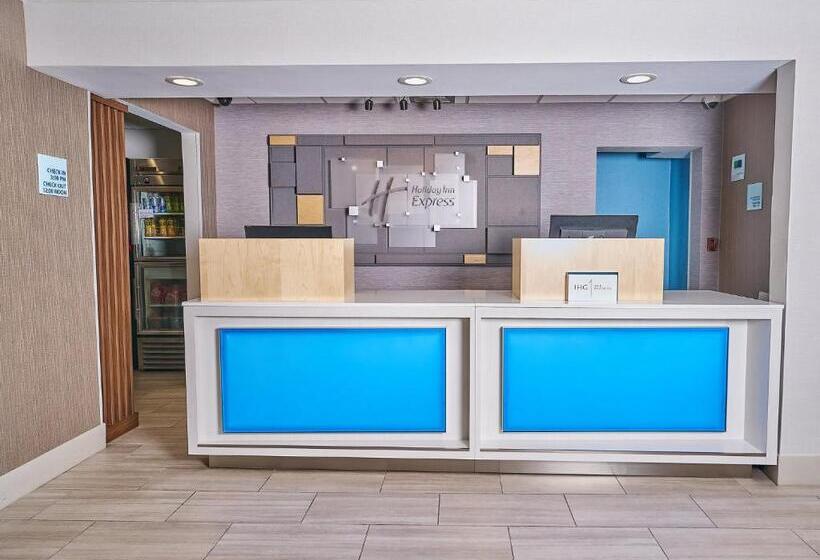 هتل Holiday Inn Express Charleston Civic Center, An Ihg