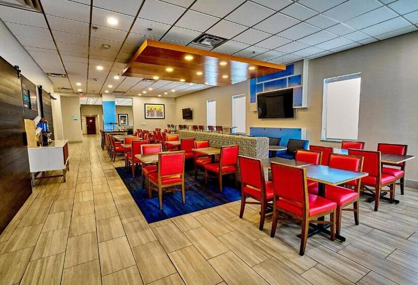هتل Holiday Inn Express Charleston Civic Center, An Ihg