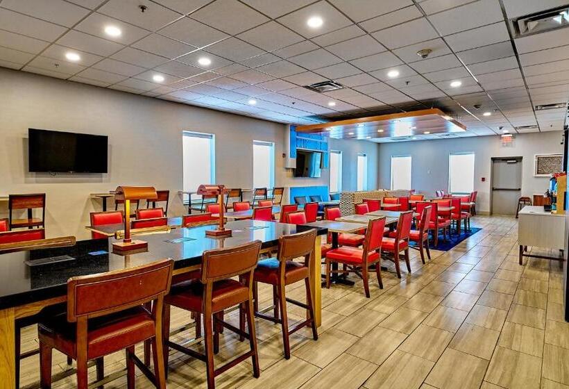 هتل Holiday Inn Express Charleston Civic Center, An Ihg