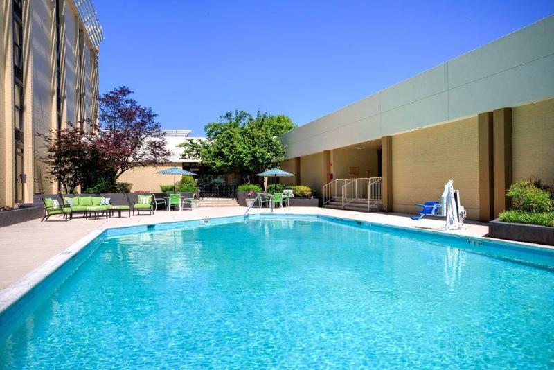 هتل Holiday Inn Roanoke   Tanglewood Route 419 & I 581, An Ihg
