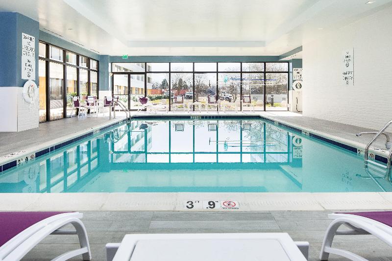 هتل Holiday Inn Washington College Pk I 95