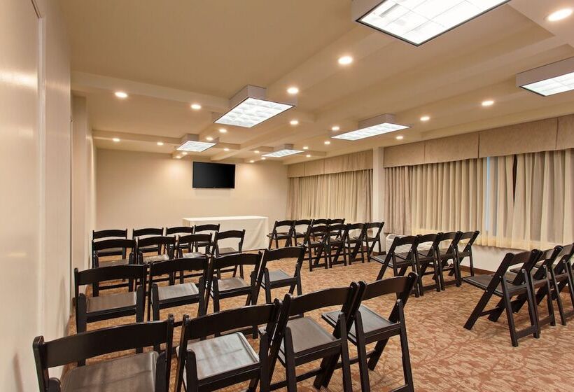 בית מלון כפרי Holiday Inn West Covina, An Ihg