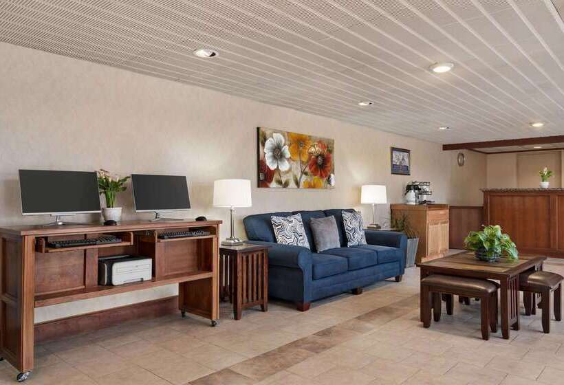 هتل Howard Johnson  By Wyndham South Portland