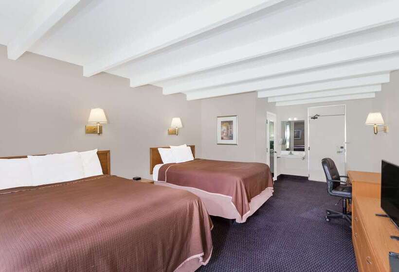 هتل Howard Johnson By Wyndham Vero Beach / Downtown