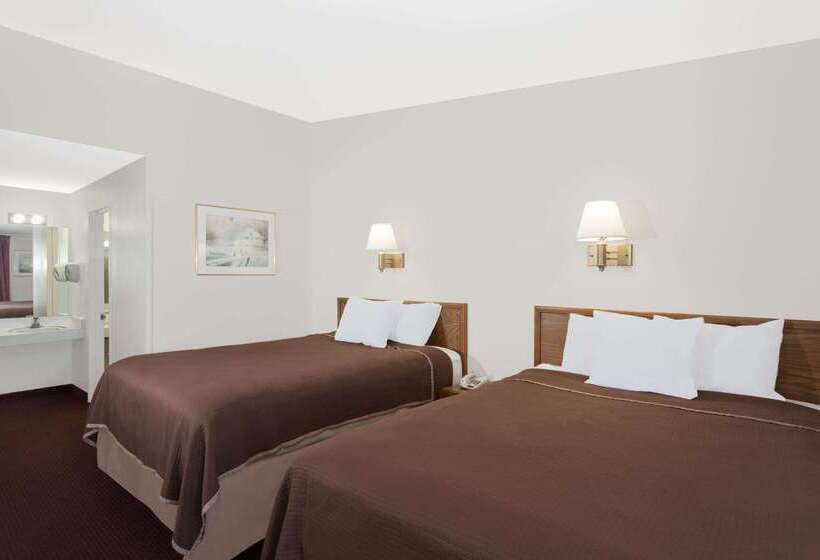 هتل Howard Johnson By Wyndham Vero Beach / Downtown