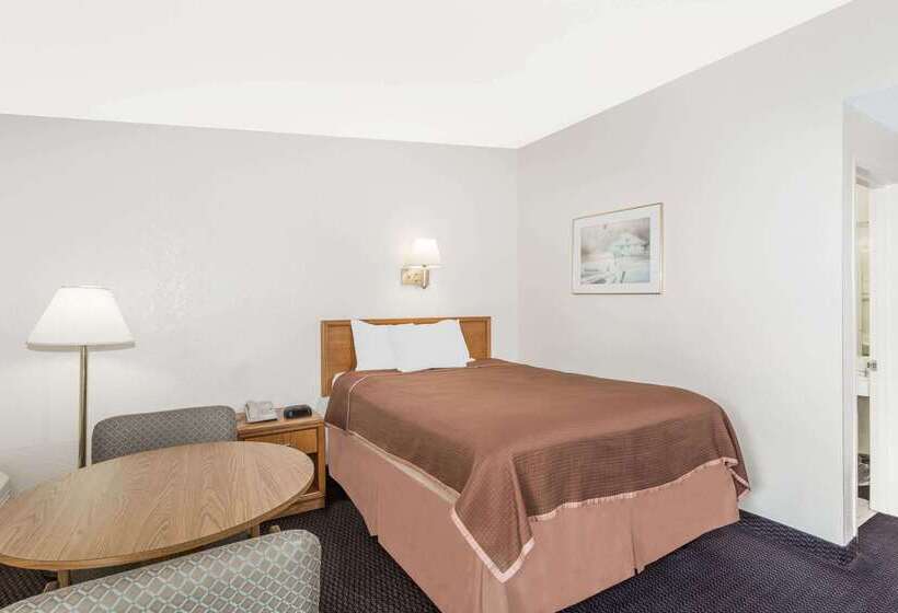 هتل Howard Johnson By Wyndham Vero Beach / Downtown