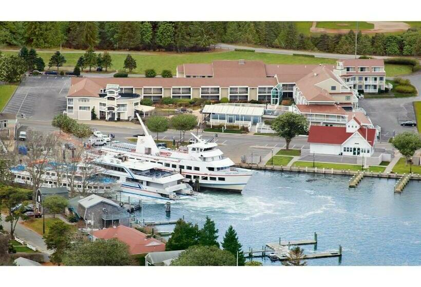 هتل Hyannis Harbor