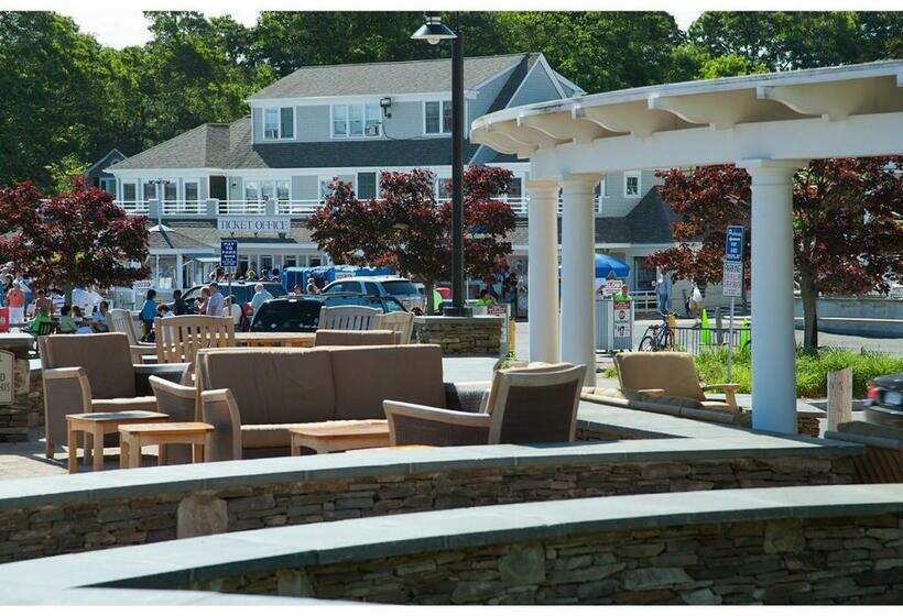 هتل Hyannis Harbor