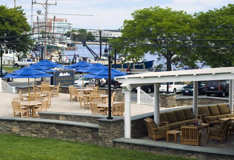 هتل Hyannis Harbor