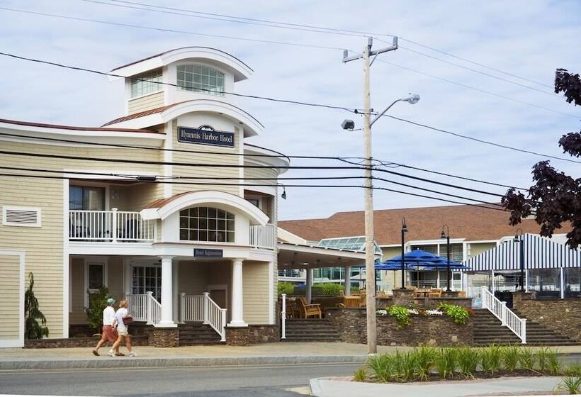 هتل Hyannis Harbor