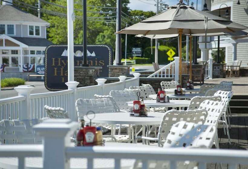 هتل Hyannis Harbor