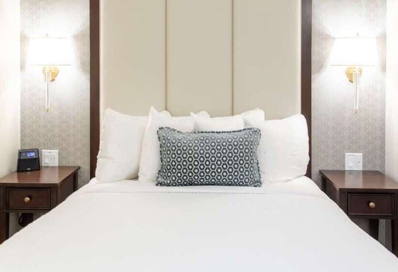 Independence Park Hotel, Premier Collection