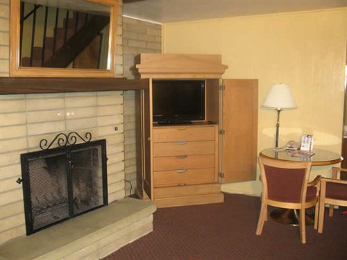 בית מלון כפרי Ironhorse Inn & Conference Center