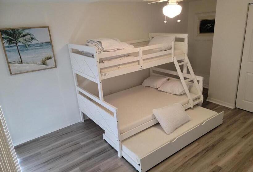 فندق Island Inn Beach Resort