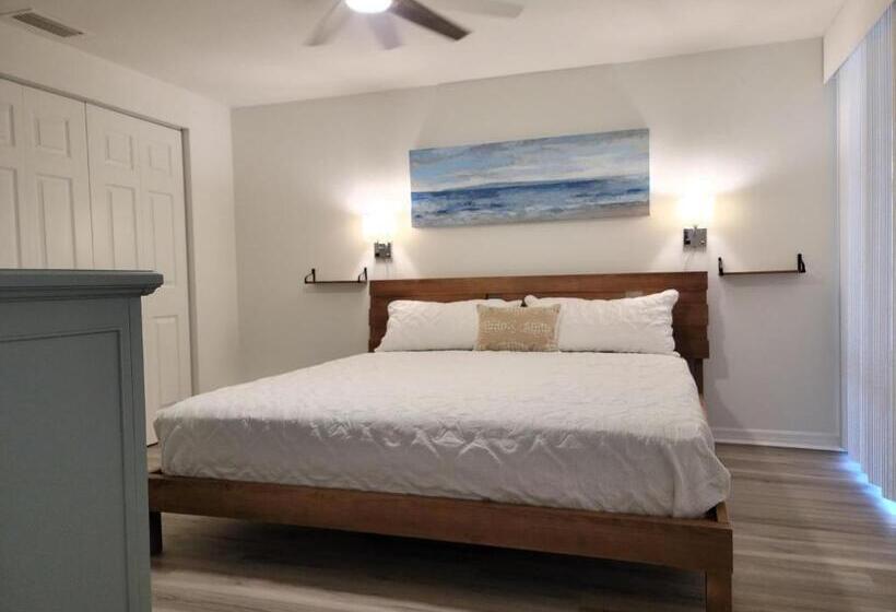 فندق Island Inn Beach Resort