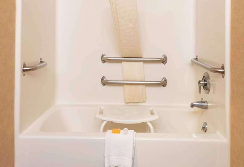 호텔 La Quinta Inn By Wyndham Buffalo Airport