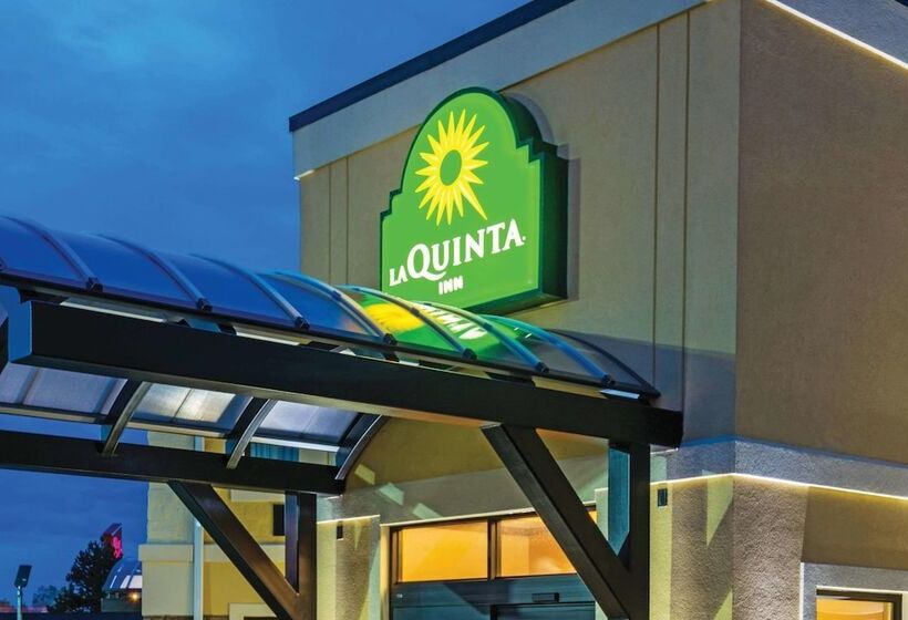 Отель La Quinta Inn By Wyndham Buffalo Airport