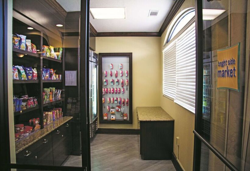 هتل La Quinta Inn & Suites By Wyndham Downtown Conference Center