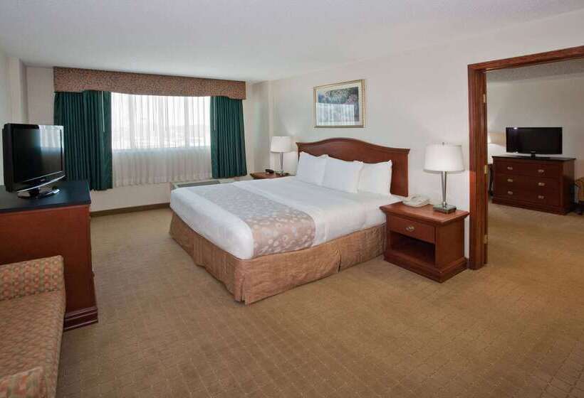 هتل La Quinta Inn & Suites By Wyndham Downtown Conference Center