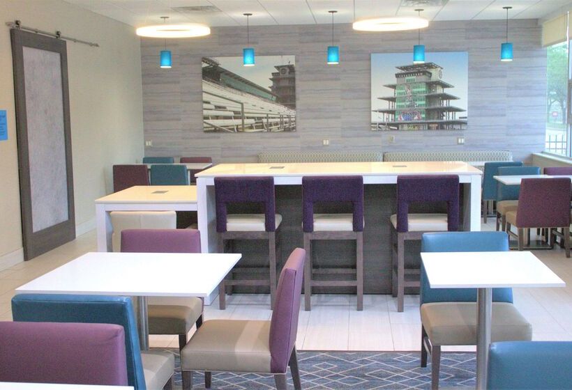 هتل La Quinta Inn & Suites By Wyndham Indianapolis Downtown