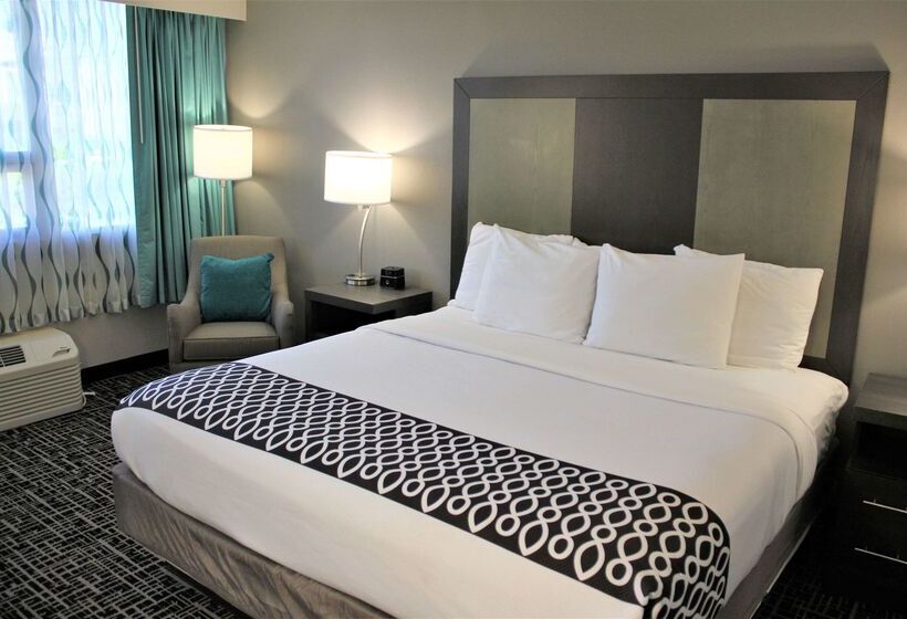 هتل La Quinta Inn & Suites By Wyndham Indianapolis Downtown