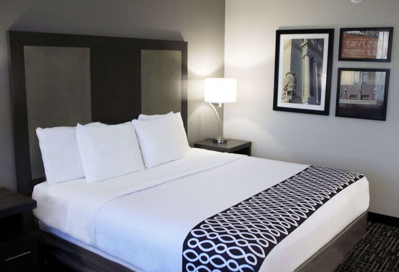 هتل La Quinta Inn & Suites By Wyndham Indianapolis Downtown