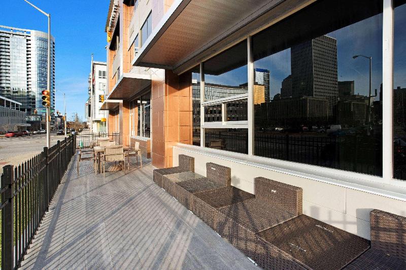 هتل La Quinta Inn & Suites By Wyndham Indianapolis Downtown