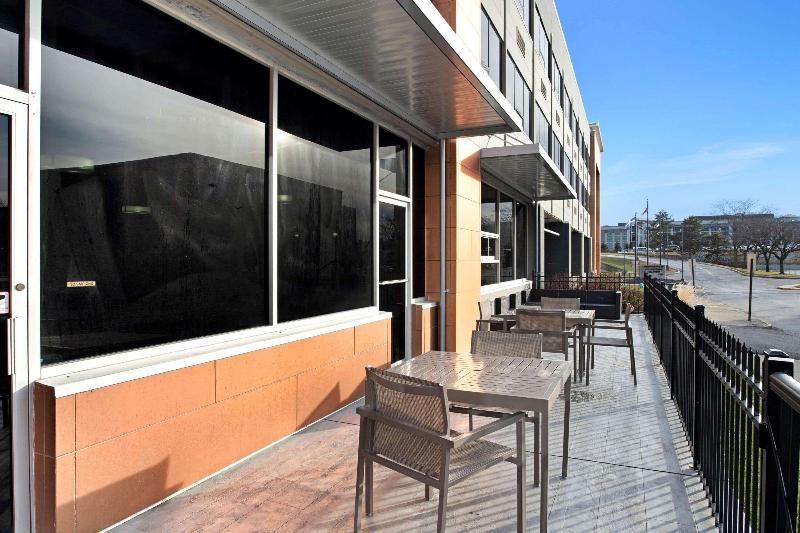 هتل La Quinta Inn & Suites By Wyndham Indianapolis Downtown
