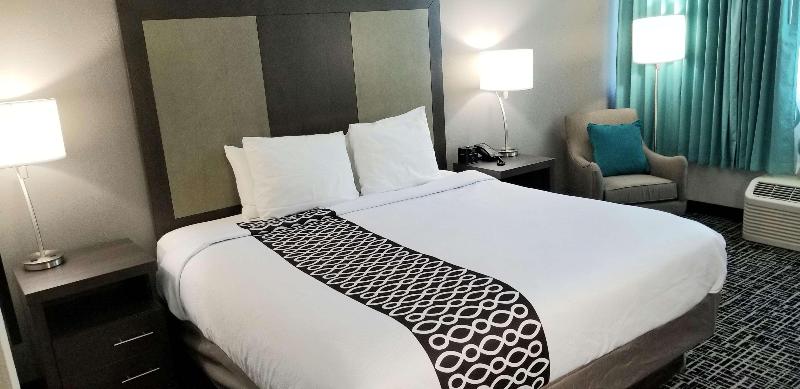 هتل La Quinta Inn & Suites By Wyndham Indianapolis Downtown
