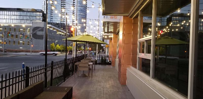 هتل La Quinta Inn & Suites By Wyndham Indianapolis Downtown