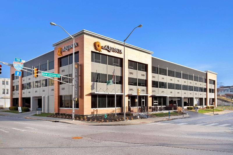 هتل La Quinta Inn & Suites By Wyndham Indianapolis Downtown